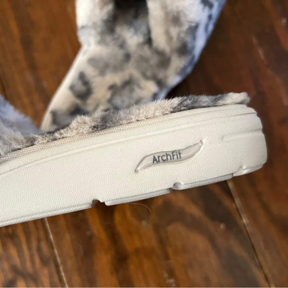 Skechers GoLounge Fluffy Leopard Slippers - Picture 4 of 5